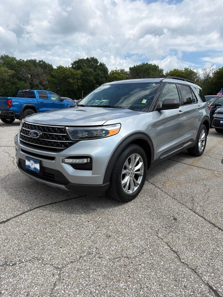 2020 Ford Explorer XLT in Silver Metallic — front three-quarter view